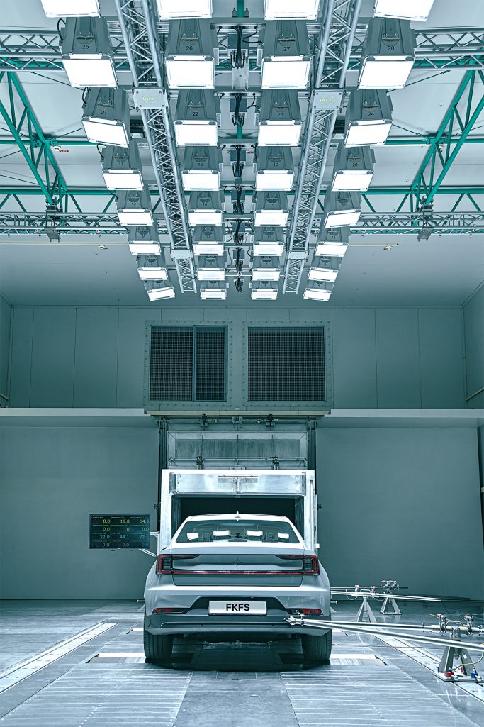 Solar simulation wind tunnel